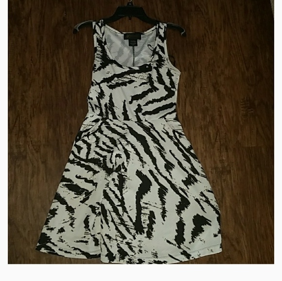 Dress - Picture 3 of 3